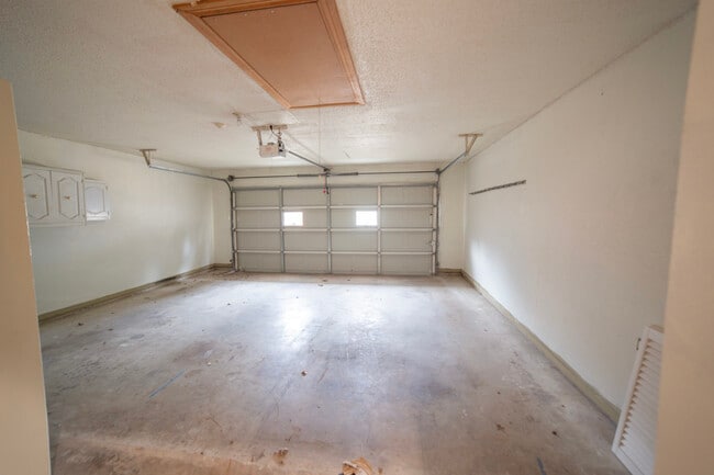 Building Photo - 6005 Canyon Springs Rd