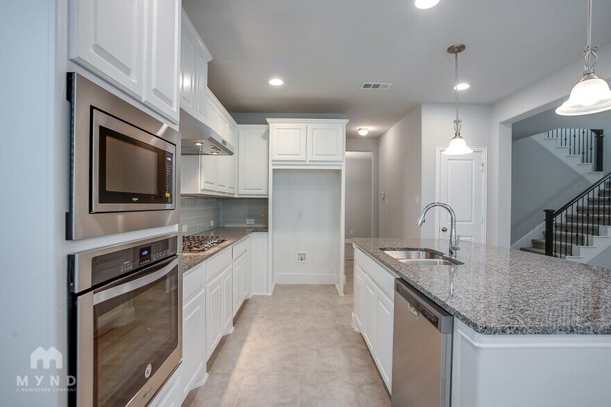 Building Photo - 120 Knight of Realm Blvd