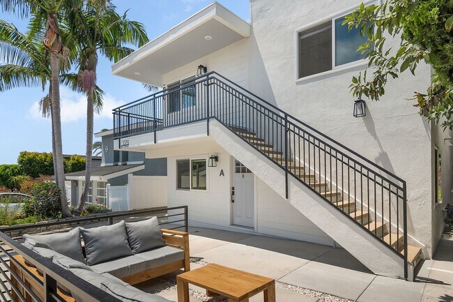 Building Photo - Silver Lantern St. Apts.
