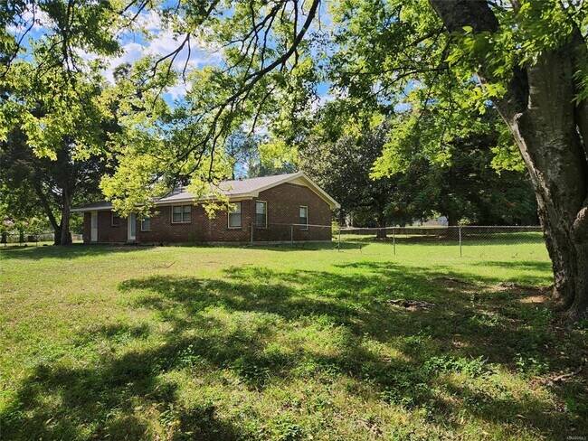 Building Photo - 606 Fairview Ave