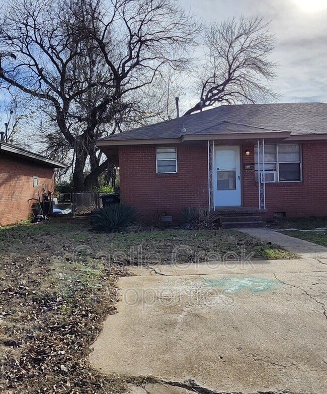 Building Photo - 20 E 12th St