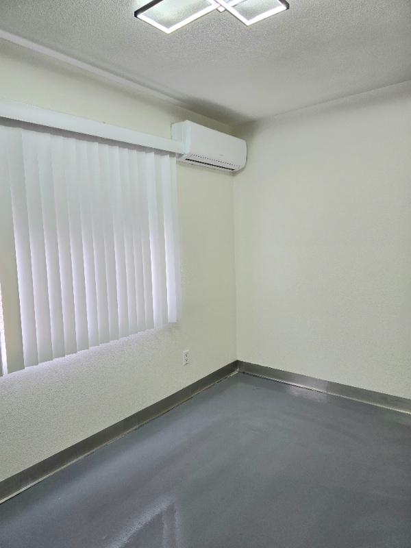 Building Photo - 1719 W Walnut Ave