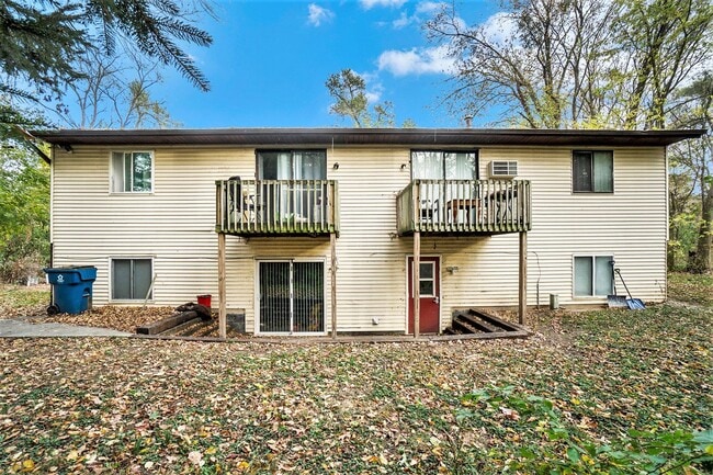 Building Photo - SUMMER MOVE IN SPECIAL- $300 off your move-in before JULY- Newly remodeled 1 bedroom 1 bathroom -...