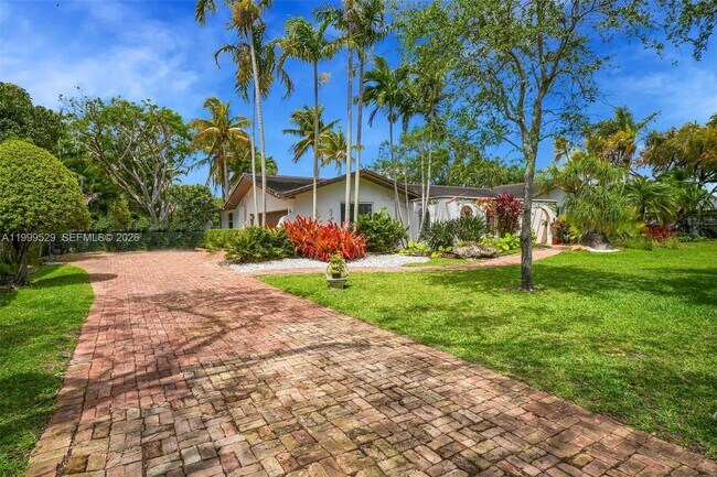 Building Photo - 15280 SW 72nd Ave