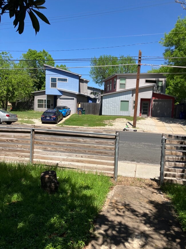 Building Photo - 1303 E 3rd St