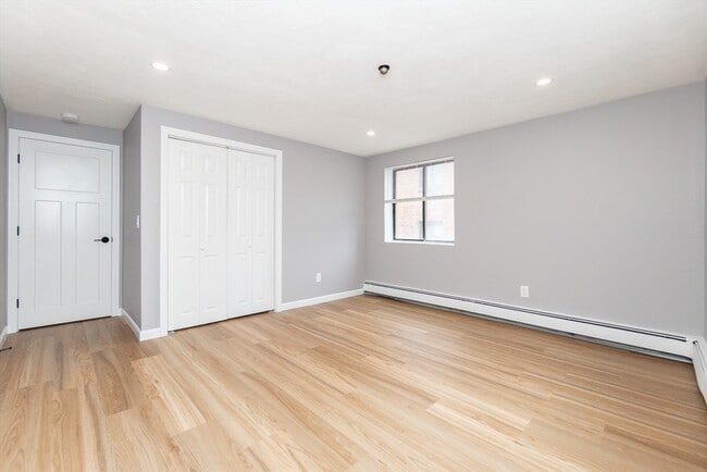 Building Photo - 131 Pierce St