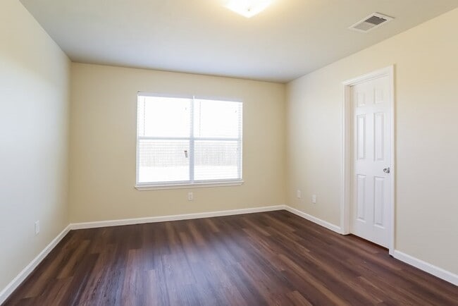 Building Photo - 8606 Chaletford Dr