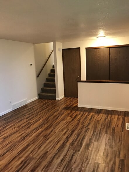Building Photo - 1001 S Zillah Ct