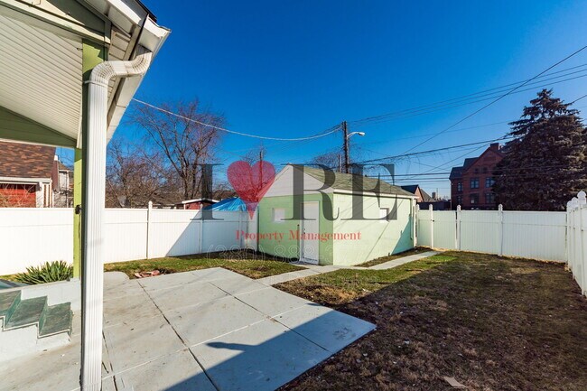 Building Photo - 158 Dakota Ave