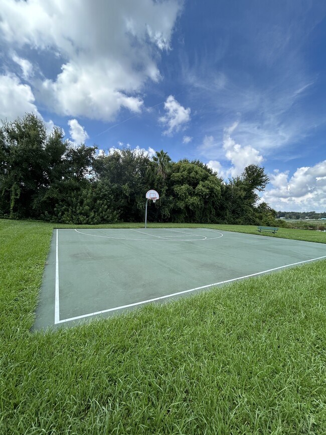 Building Photo - 1043 Oak Hammock