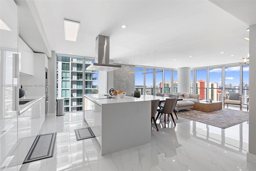 Building Photo - 300 Sunny Isles Blvd