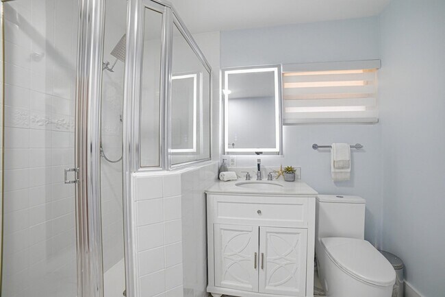 Building Photo - 2519 Barcelona Dr