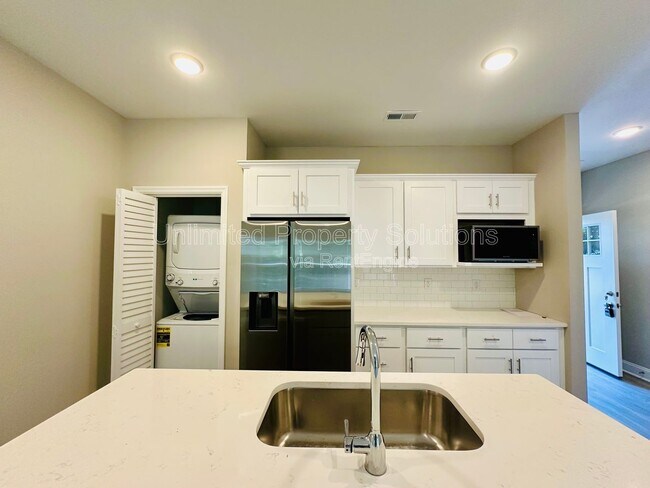 Building Photo - 312 Wood Dale Dr