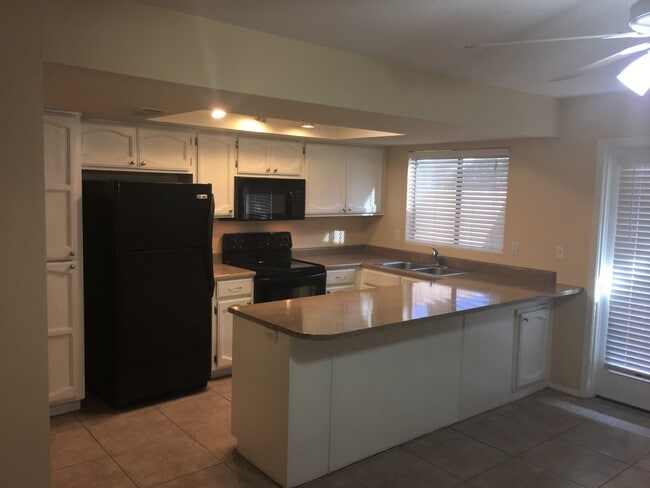 Building Photo - **EXCELLENT 3br/2.5ba/2carport TOWNHOUSE (GUADALUPE & GILBERT)**