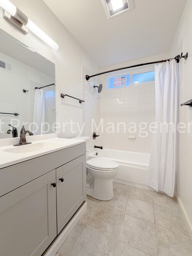 Building Photo - Great Shape Single Family Home near Fremont Bart Station