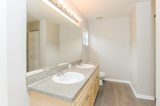 Building Photo - 1302 SW Amboy Ave