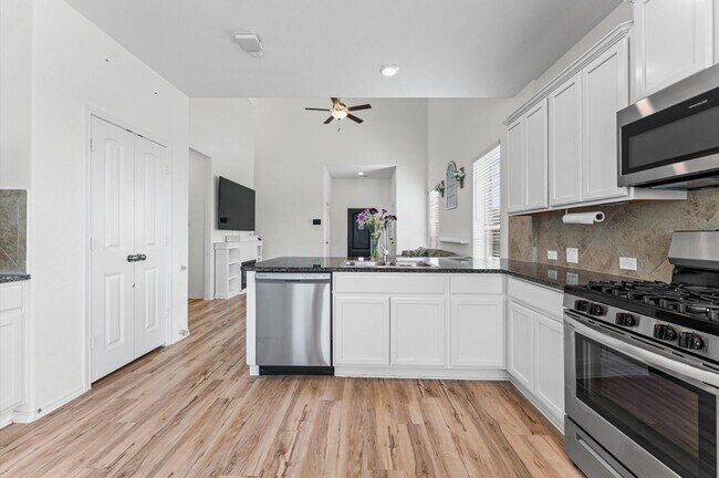 Building Photo - 26003 Amber Pearl Dr