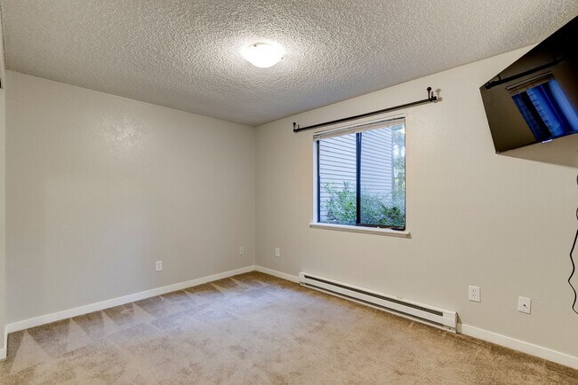 Building Photo - 2 Bedroom Ground Floor Condo