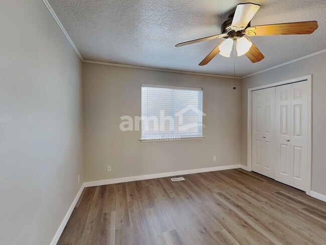 Building Photo - 410 W Mule Ct