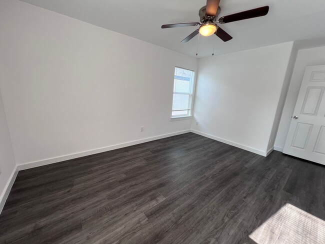 Building Photo - Updated 3-Bedroom Townhome for Rent in Eas...