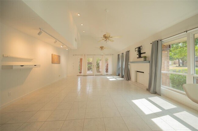 Building Photo - 16623 Park Green Way