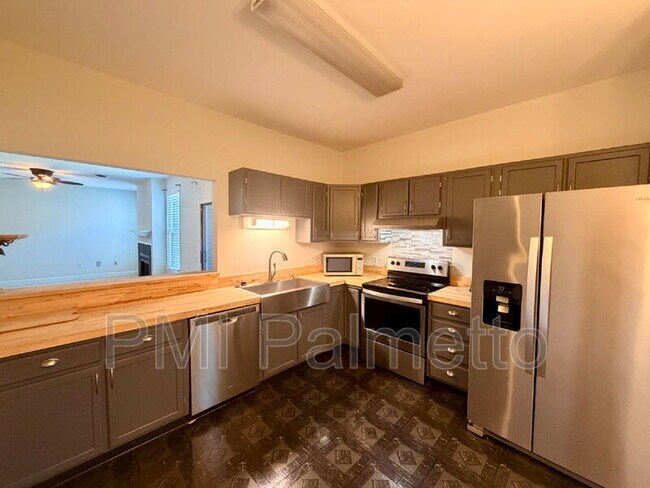Building Photo - 3923 W Buchanan Dr