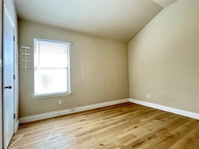 Building Photo - 15203 Lucian Dr