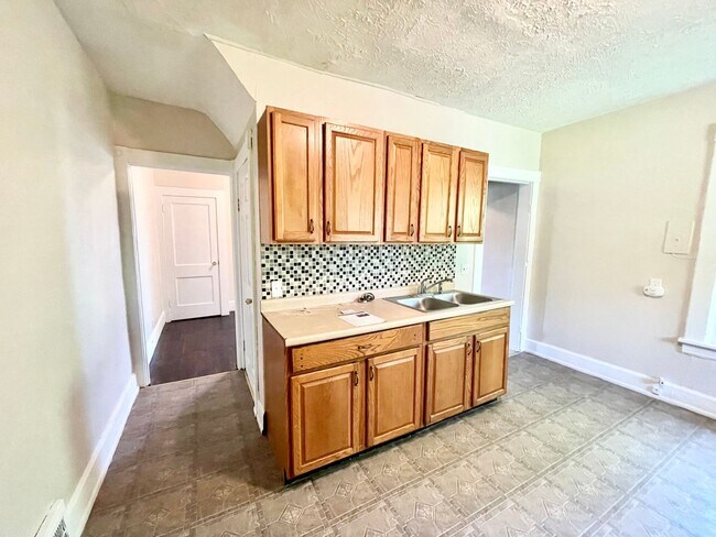 Building Photo - 1639-1639 E 31st St