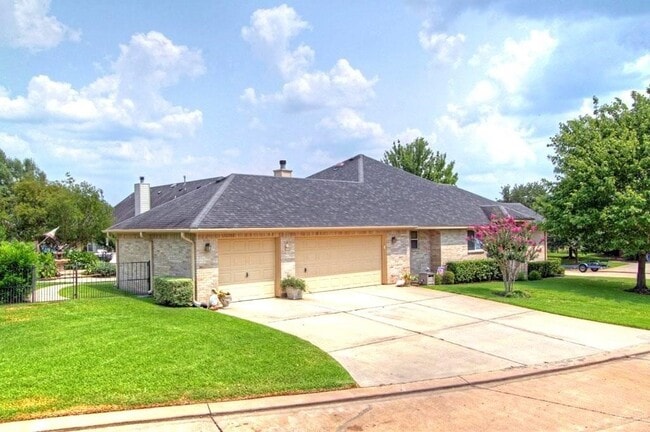Building Photo - 13642 Lakeside Pl Dr
