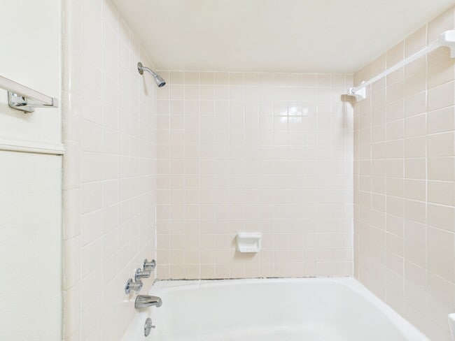 Building Photo - 308 Ehlinger Dr