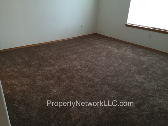 Building Photo - Great 3 Bedroom Gresham Duplex