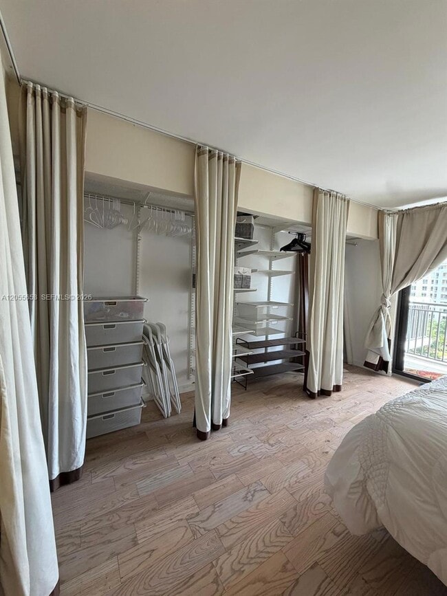 Building Photo - 540 Brickell Key Dr