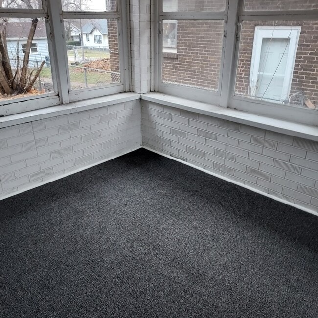 Building Photo - 2305 Broadway