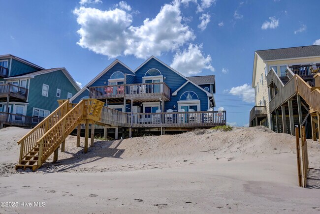 Building Photo - 3946 Island Dr
