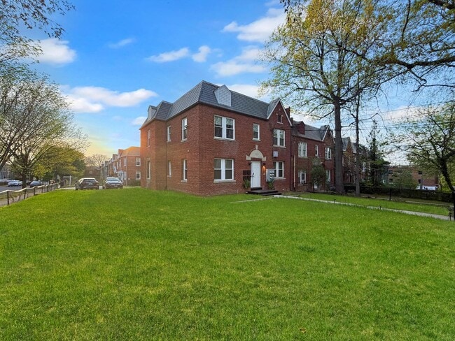 Primary Photo - 4800 3rd St NW