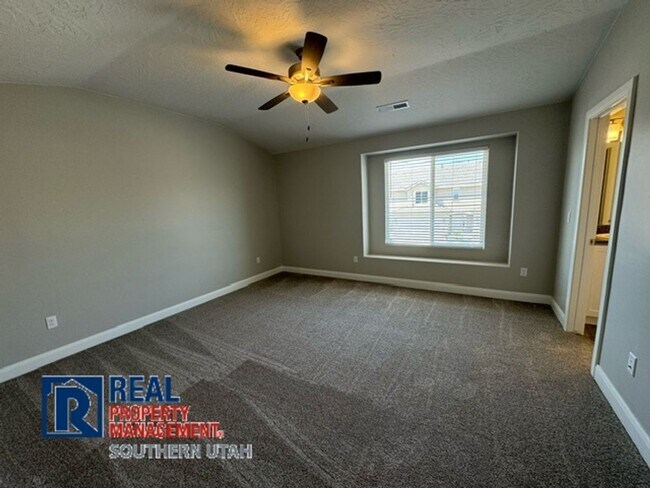 Building Photo - 1042 S 1450 E