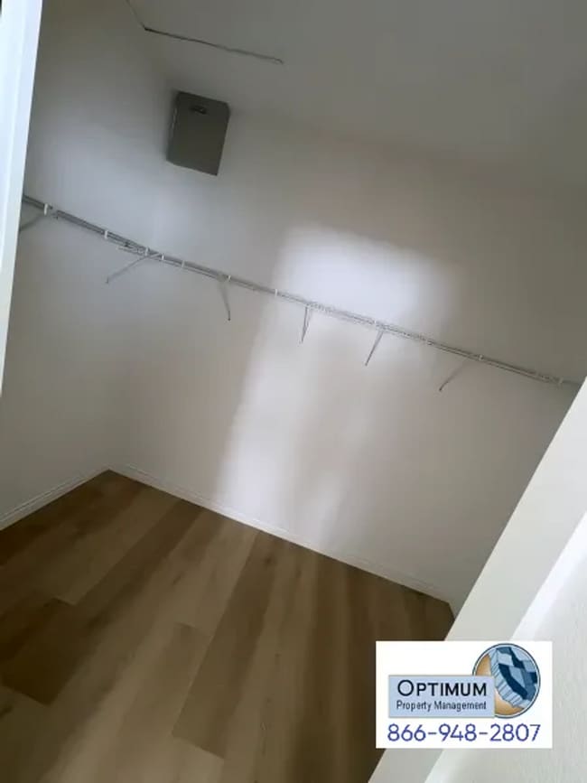 Building Photo - Spacious 4-Bedroom 2-Bathroom Home with Fireplace & Large Backyard