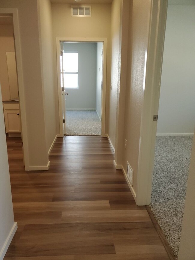Building Photo - Fort Collins Brand New 2 Bed / 2 Bath 1st ...