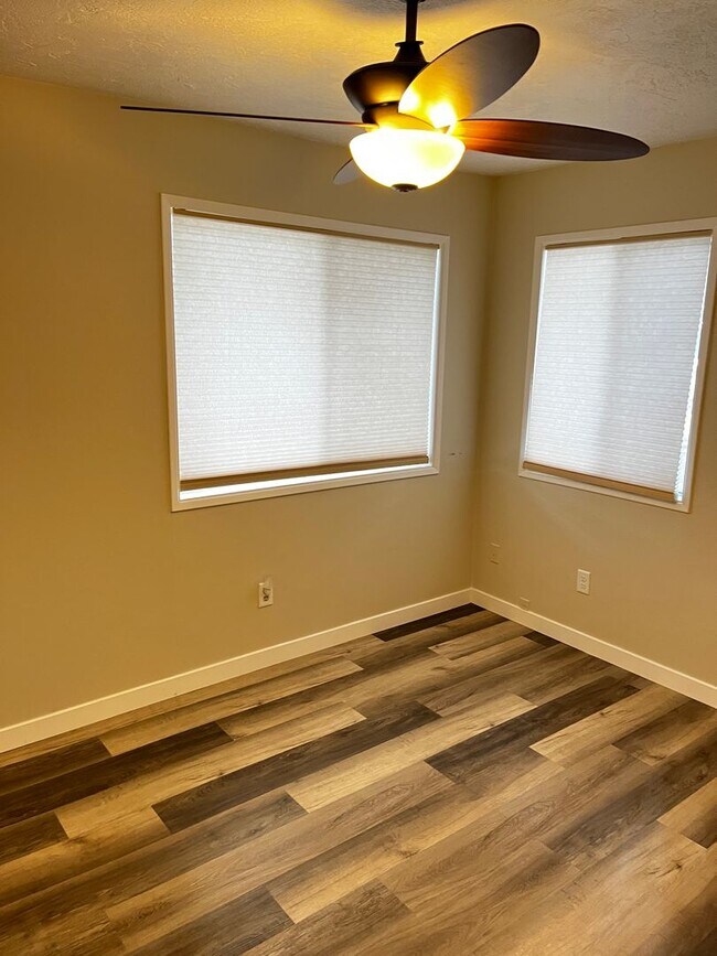 Building Photo - 269 Larchmont Dr