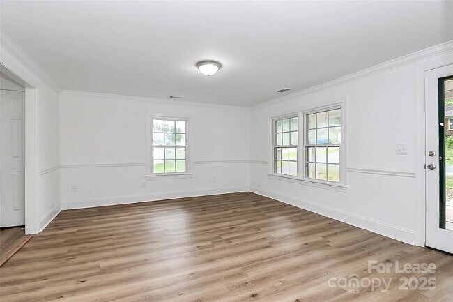 Building Photo - 613 N Rhyne St