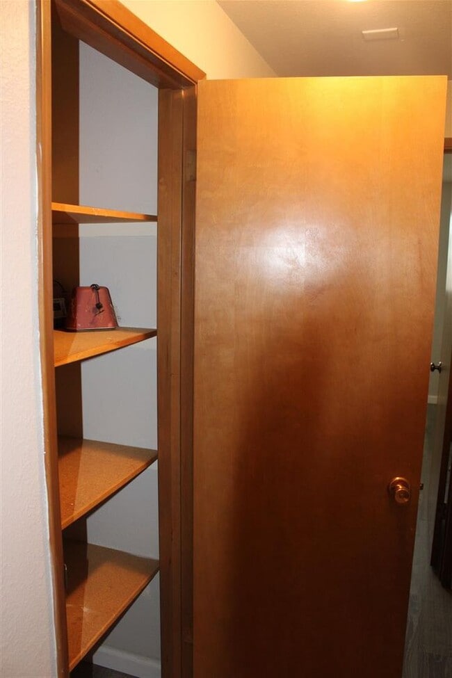 Building Photo - 2 Bedroom, 1 Bathroom Duplex!!!!