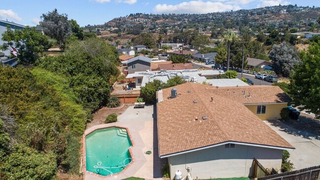 Building Photo - Private pool oasis!