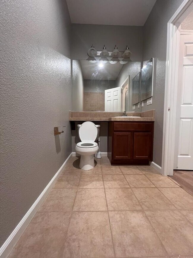 Building Photo - 427 Anchor Ln