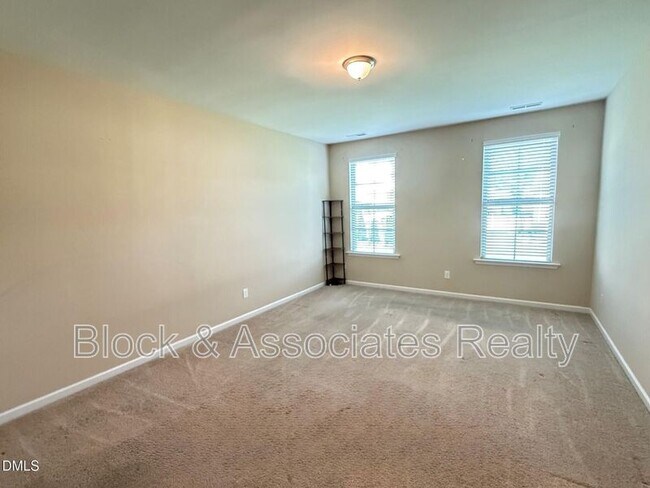 Building Photo - 2433 Cedar Rock Dr