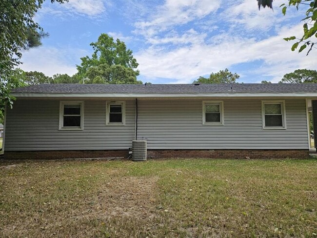 Building Photo - 6607 Amanda Cir