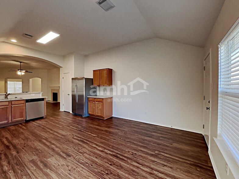 Building Photo - 20111 Niagara Falls Dr