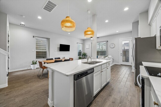 Building Photo - 1514 Canter Bayou Way