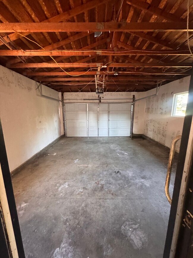 Building Photo - Charming 3 Bed/ 2 Bath Home in Clovis