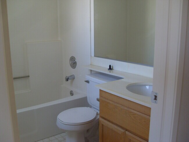 Building Photo - 2 BR / 2.5 BA 1420SQFT Chula Vista Apartment