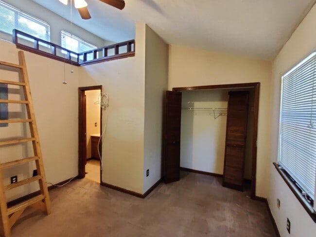 Building Photo - 1105 Ocala Rd